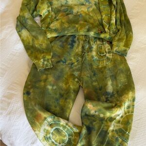 Tie-Dye Green Cozy Sweatshirt & Joggers Set
